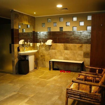Kiriri Garden Hotel Бужумбура Екстер'єр фото
